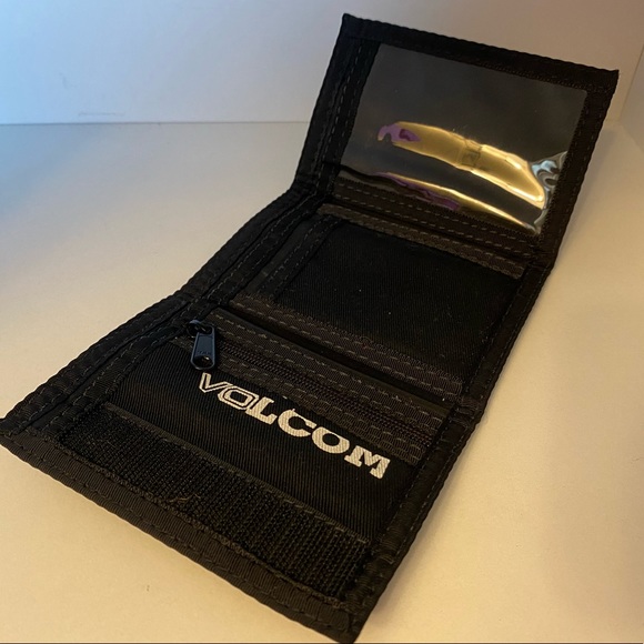 Volcom Vmonty shorts and wallet - Picture 7 of 7